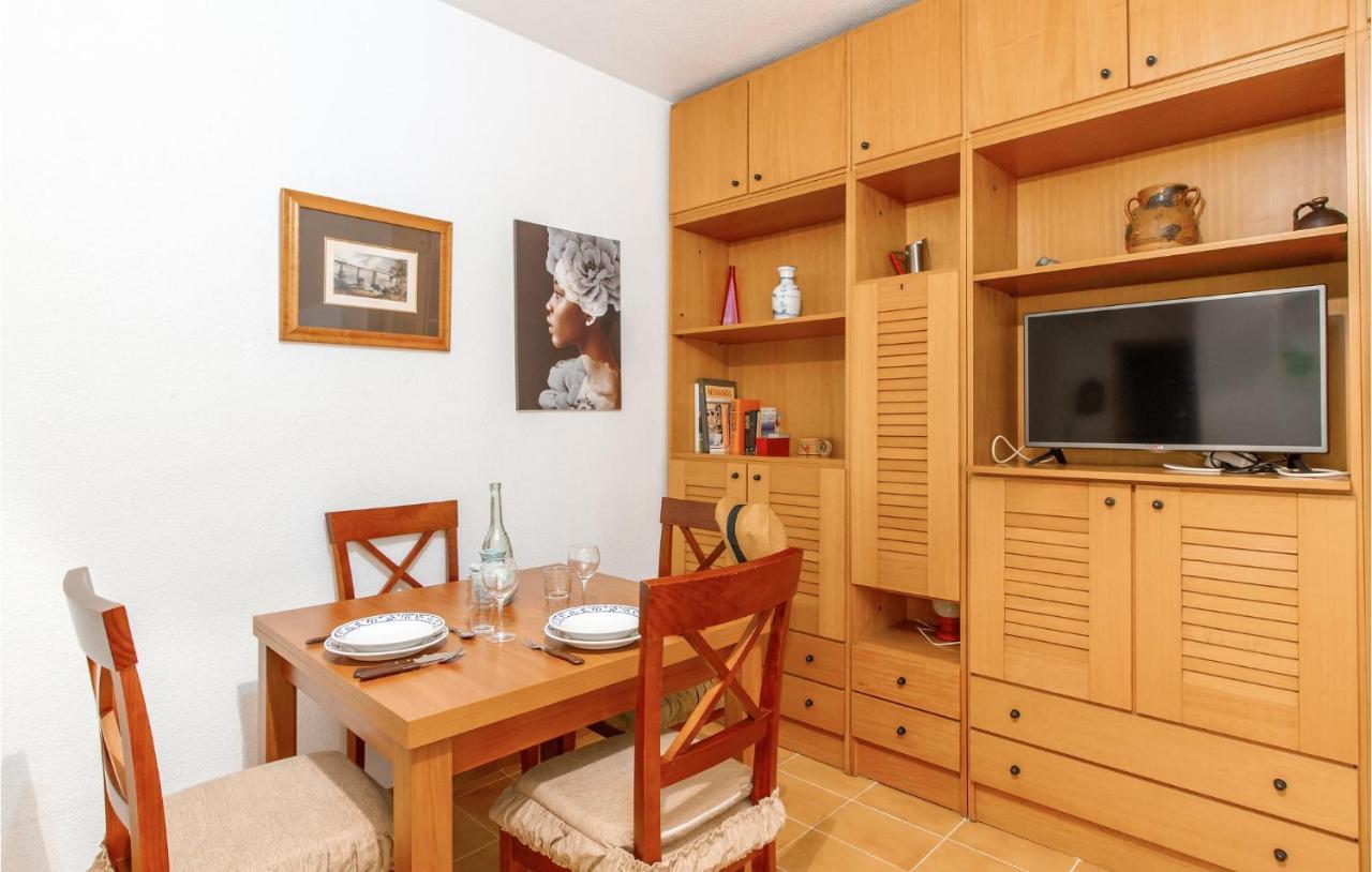 1 Bedroom Nice Apartment In サンタ・ポラ エクステリア 写真