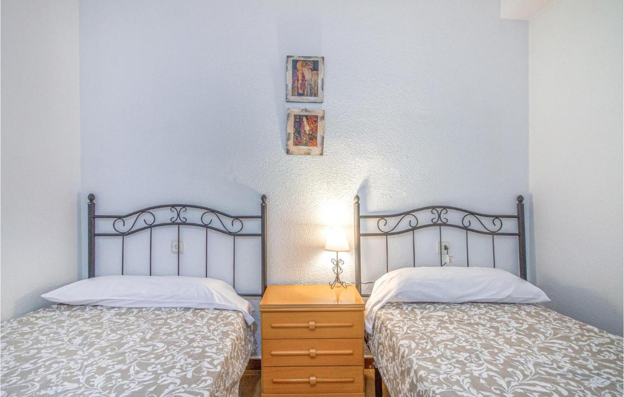 1 Bedroom Nice Apartment In サンタ・ポラ エクステリア 写真
