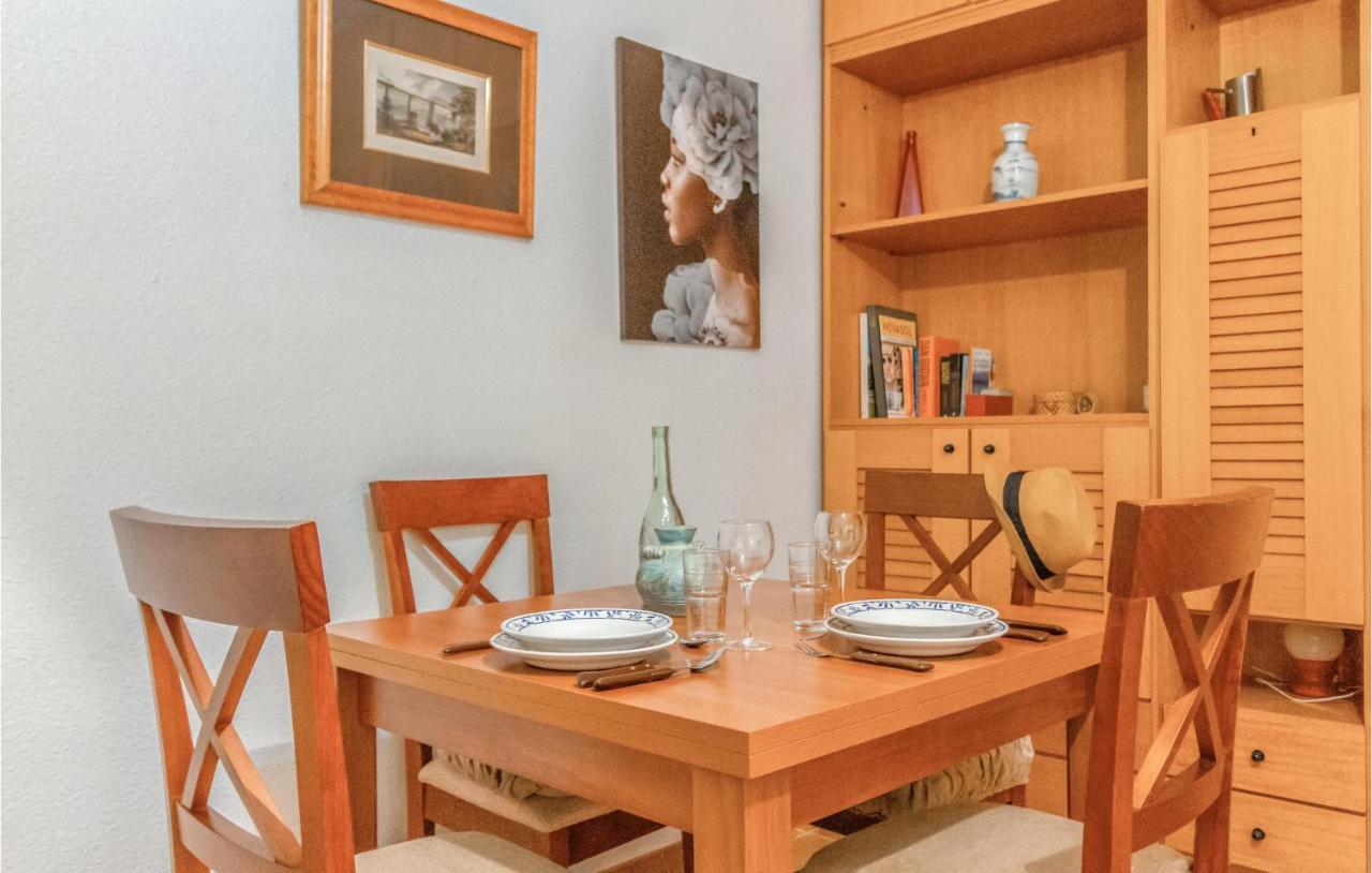 1 Bedroom Nice Apartment In サンタ・ポラ エクステリア 写真